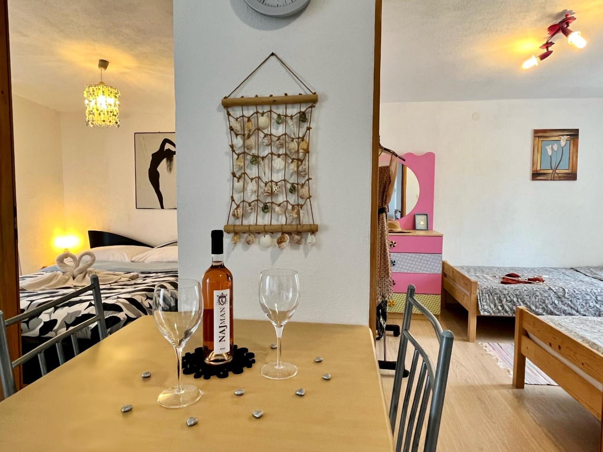 Apartments Stela Gornji Karin Cameră foto