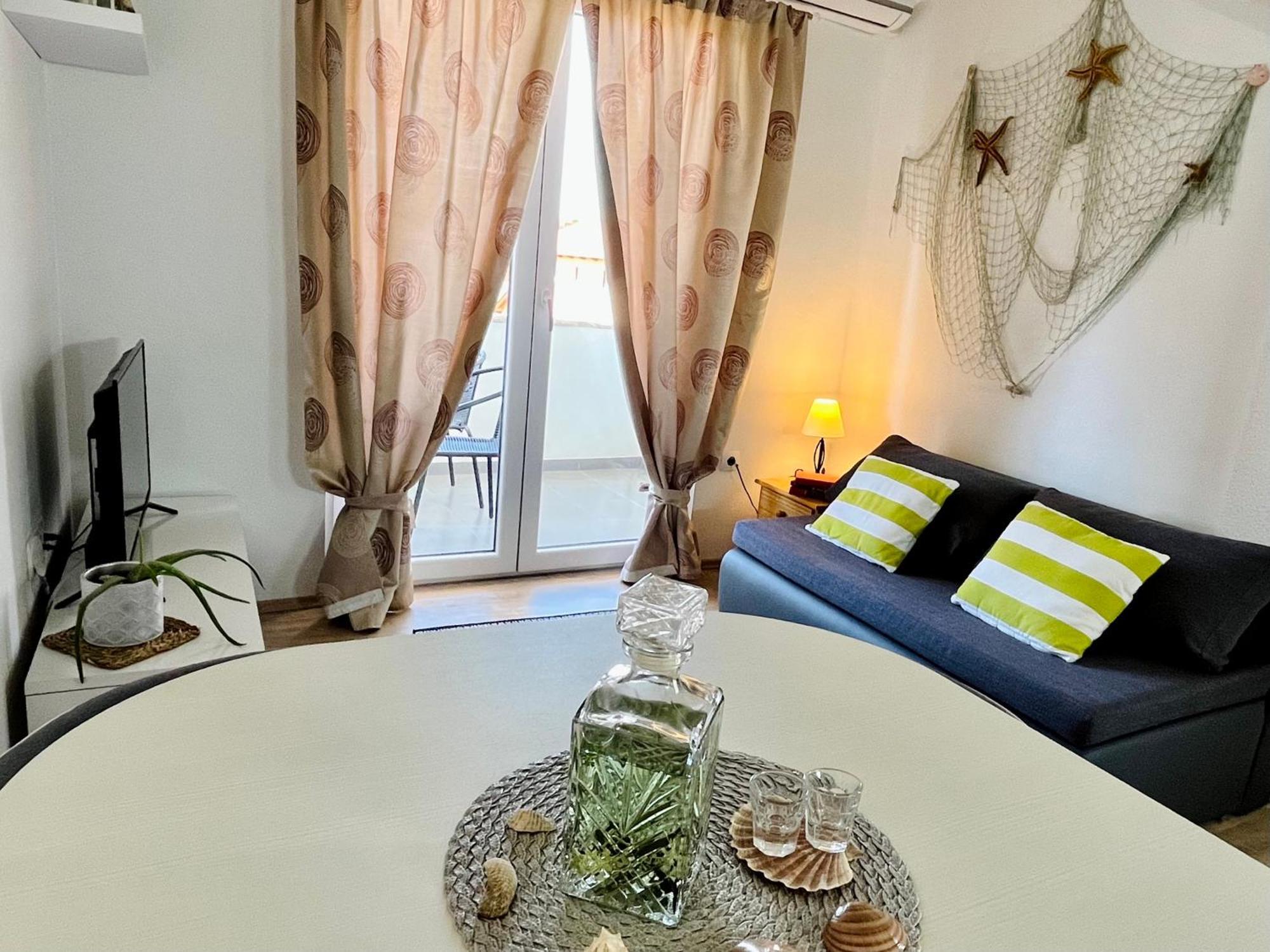Apartments Stela Gornji Karin Cameră foto